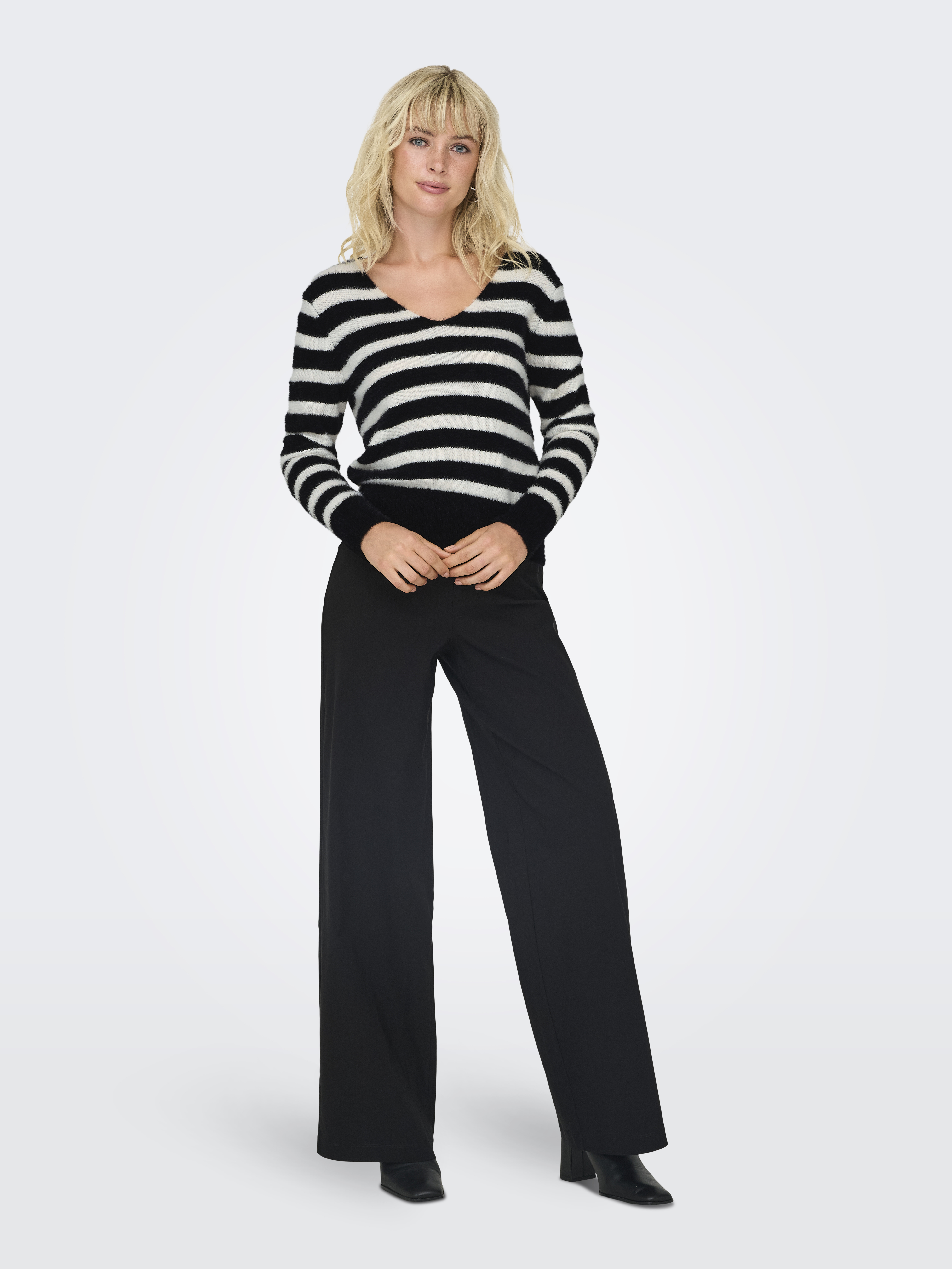ONLELLA PIUMO LS V-NECK NCA KNT