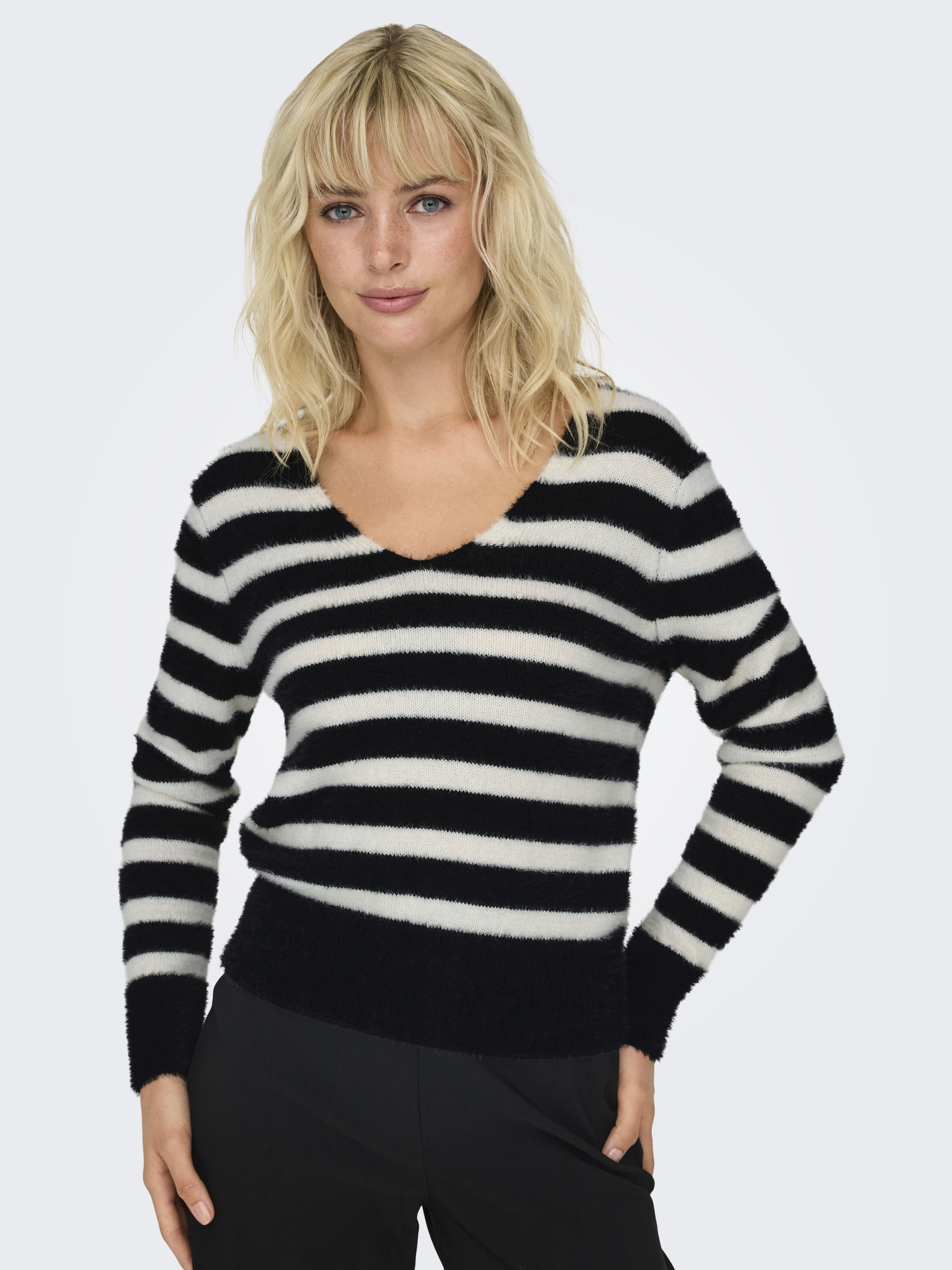 ONLELLA PIUMO LS V-NECK NCA KNT